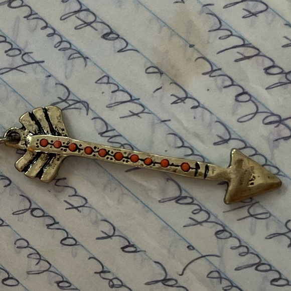 Brass arrow necklace - Picture 3 of 4